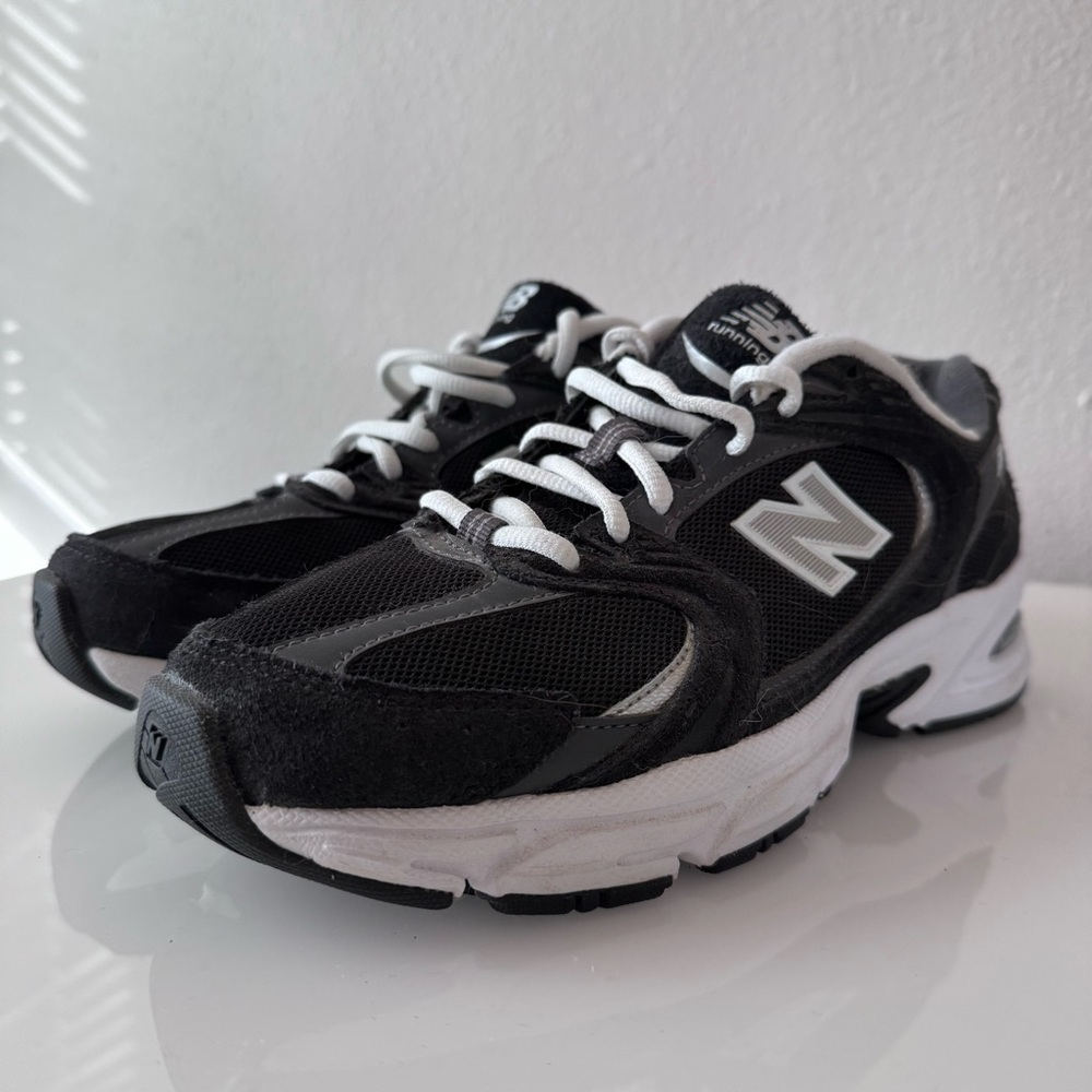 New Balance 530 – Black/Magnet/Silver Metallic – Men’s 7 / EU 40